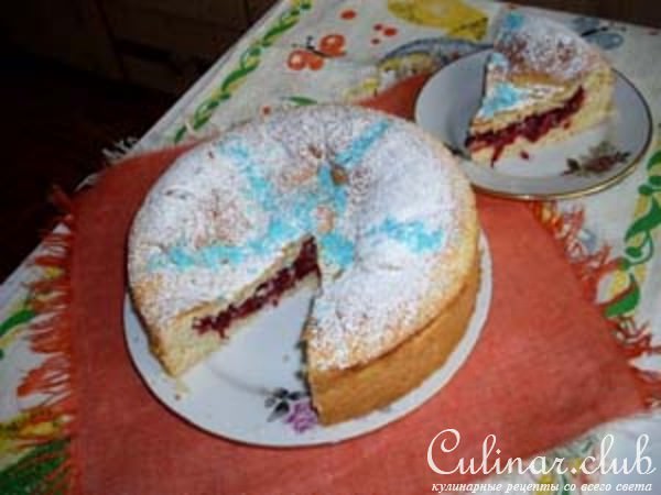 Пирог с брусникой и яблоками