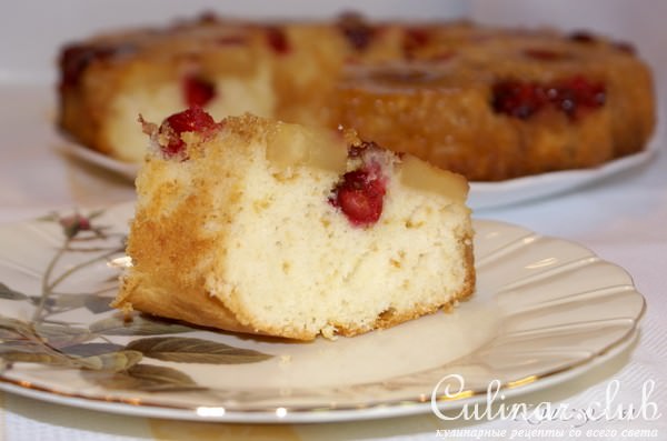 Перевёрнутый пирог с ананасами и клюквой