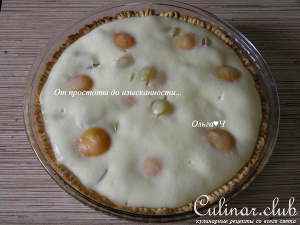 Нежный пирог с абрикосами и виноградом