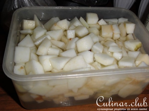 яблочный соус и изюмом и миндалем для курицы, мяса...
