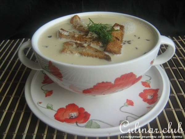 Пивной суп с тминно-чесночными сухариками.