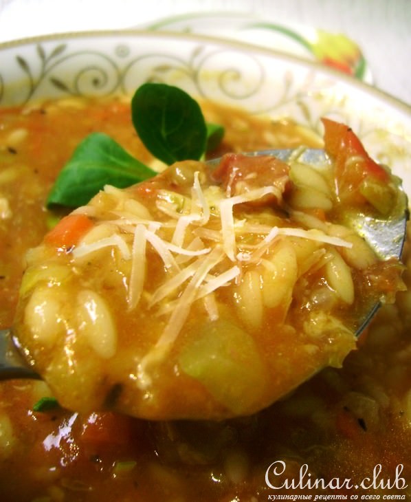Минестроне с белой фасолью, орзо и окороком.