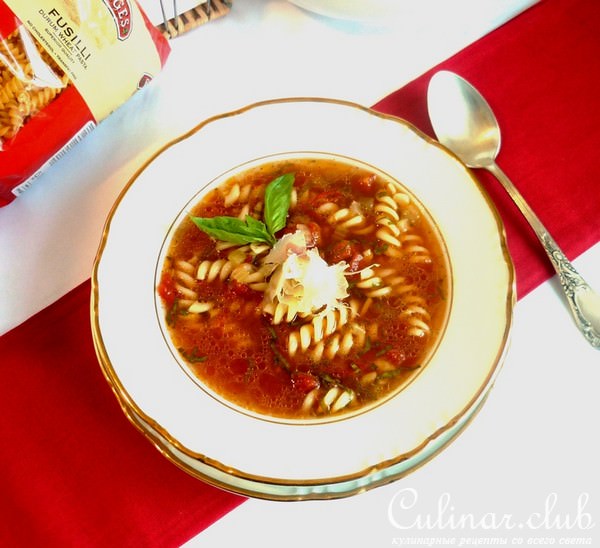 Томатный суп с пастой Fusilli,базиликом,пармезаном и трюфельным маслом