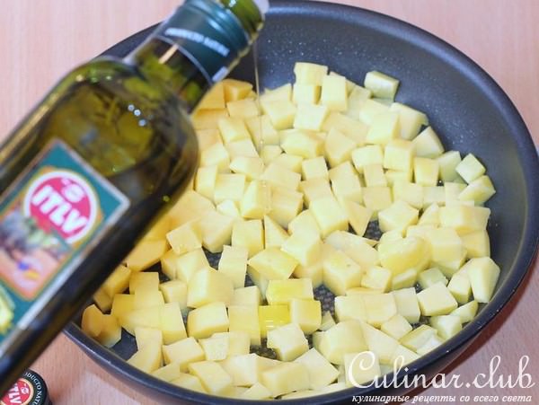 Картофельный суп со сливочным сыром и эстрагоном