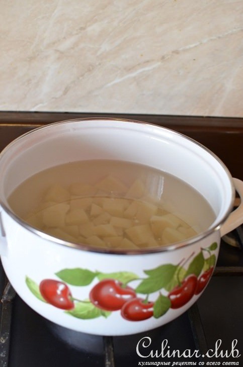Суп с FUSILLI , фрикадельками из индейки, креветками и зеленым горошком