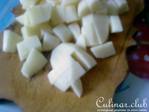 Суп-пюре из кабачка на курином бульоне.