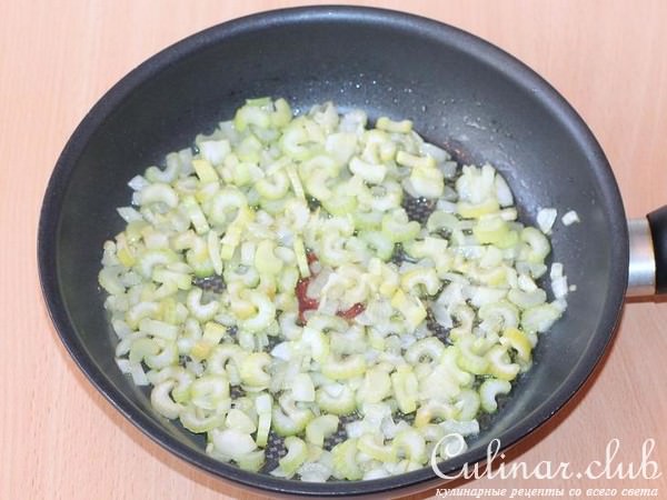Картофельный суп со сливочным сыром и эстрагоном