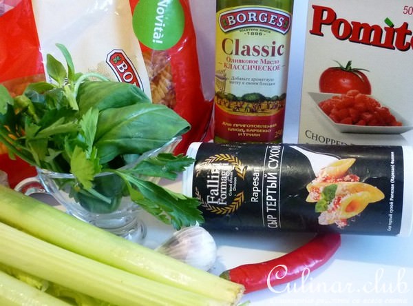 Томатный суп с пастой Fusilli,базиликом,пармезаном и трюфельным маслом