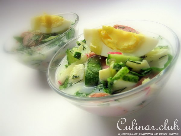 Окрошка на айране с сосисками.