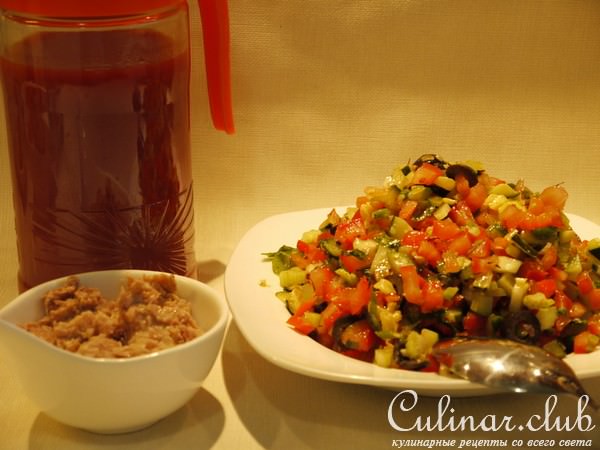 Холодный томатно-овощной суп с тунцом „Вкусное лето“