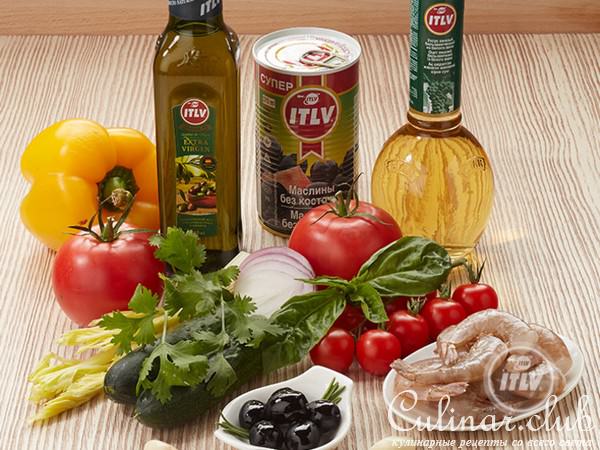 Гаспачо с шашлычком из креветок
