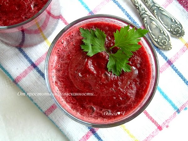 Гаспачо со свеклой и вишней