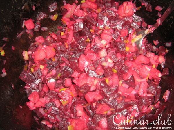Суп-пюре из свеклы с яблоками и беконом.