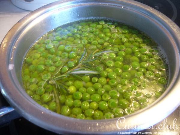 Гороховый суп с яйцом (яркий, легкий, почти диетический)