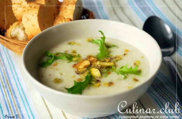 Суп-пюре из курицы с фисташками