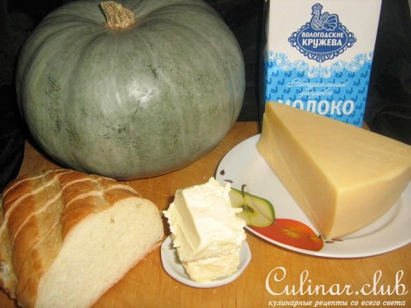 Суп-пюре тыквенный с гренками и сыром.
