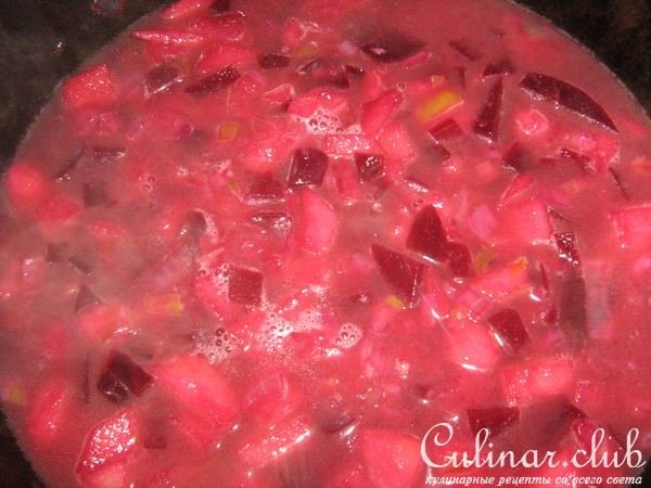 Суп-пюре из свеклы с яблоками и беконом.