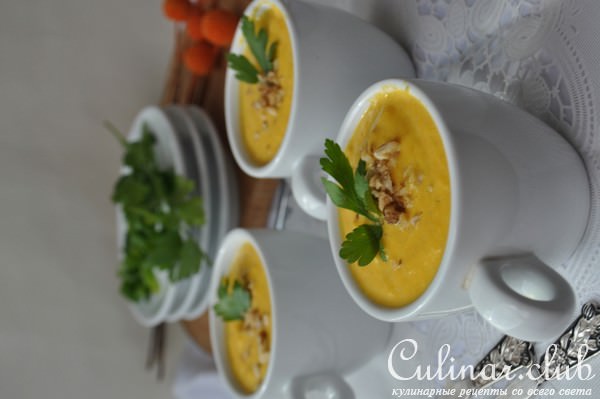 Морковно-сливочный суп-пюре с карри и ананасами