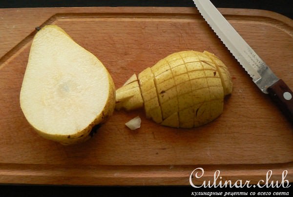 Суп-пюре из груш с голубым сыром.