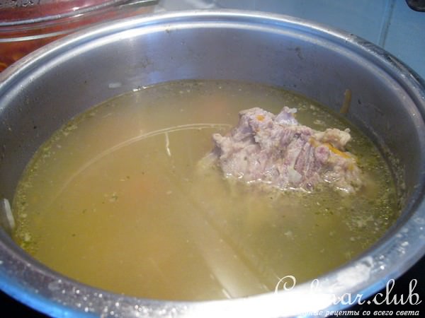 Густой суп с фасолью и капустным ассорти