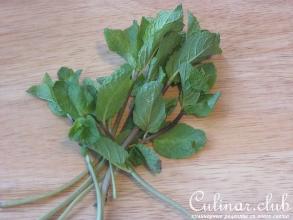 Суп из горошка с пастой и фисташками