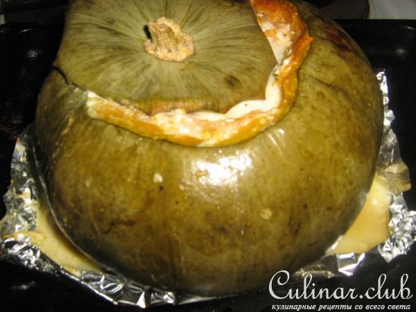 Суп-пюре тыквенный с гренками и сыром.
