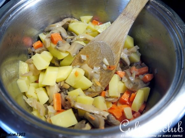 Суп-крем с грибами и камамбером