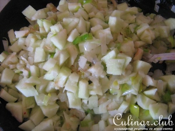 Суп-пюре из свеклы с яблоками и беконом.