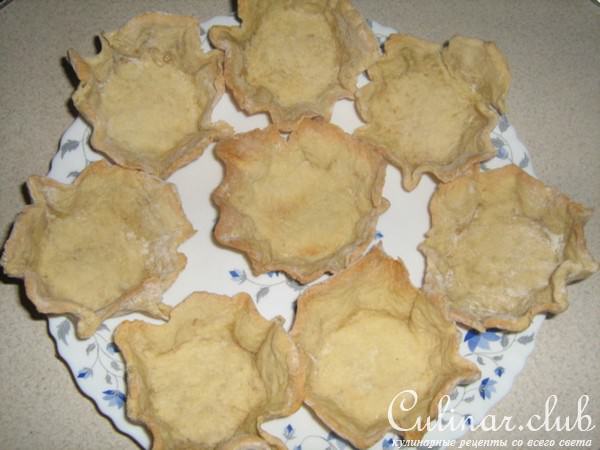 Корзиночки с клюквенным кремом и медовой меренгой