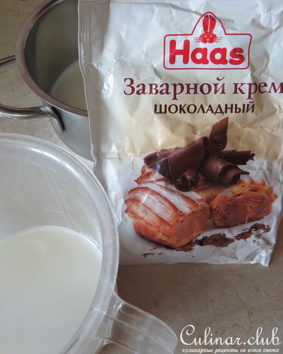 Шоколадный торт с ананасами и заварным кремом