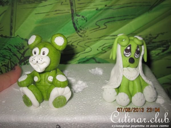 Тортик не для оценки "Игрушки" и тортик "Футбольное поле"