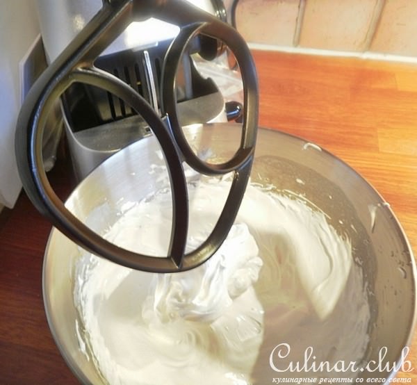 Торт Подушка, Фисташковый масляный бисквит, Swiss Meringue Buttercream