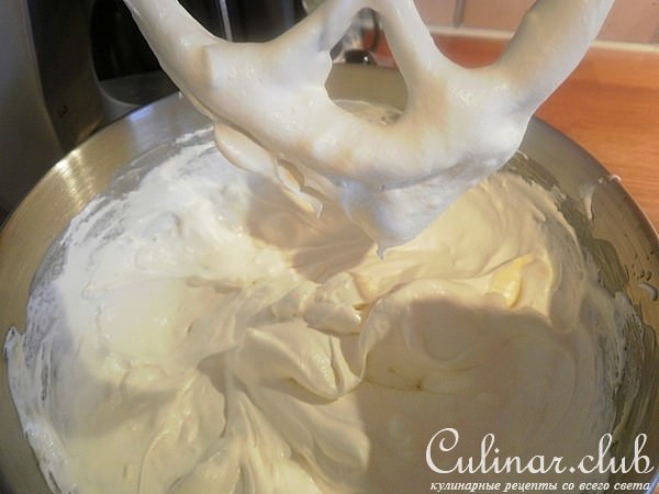 Торт Подушка, Фисташковый масляный бисквит, Swiss Meringue Buttercream