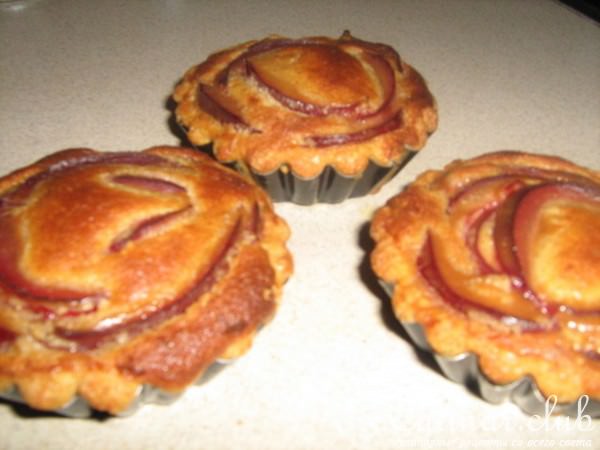 Корзинки с франжипаном и сливами