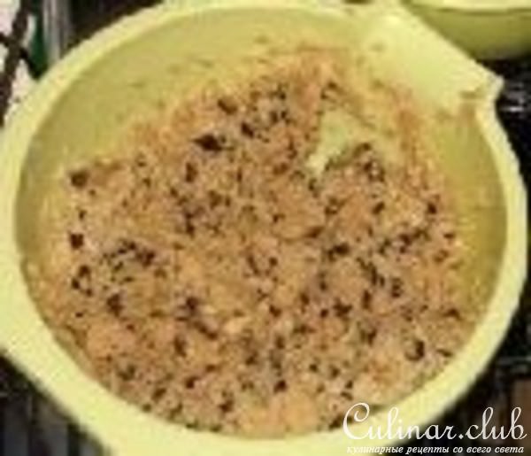 Печенье с кусочками шоколада и орехами