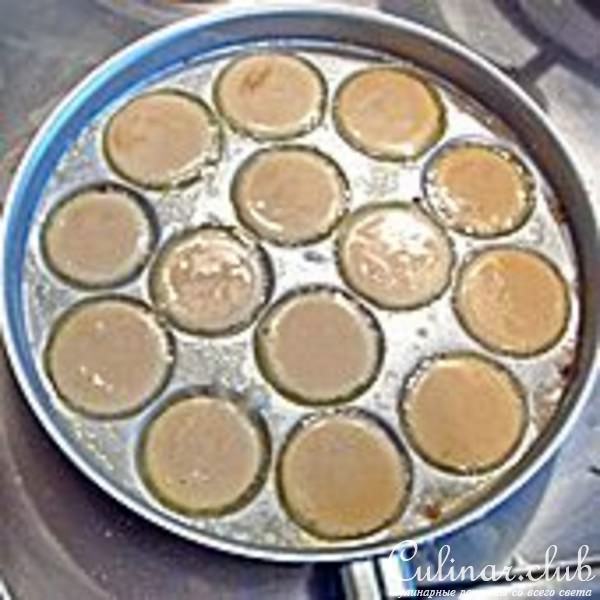 Poffertjes(типа оладьев, но вкуснее).
