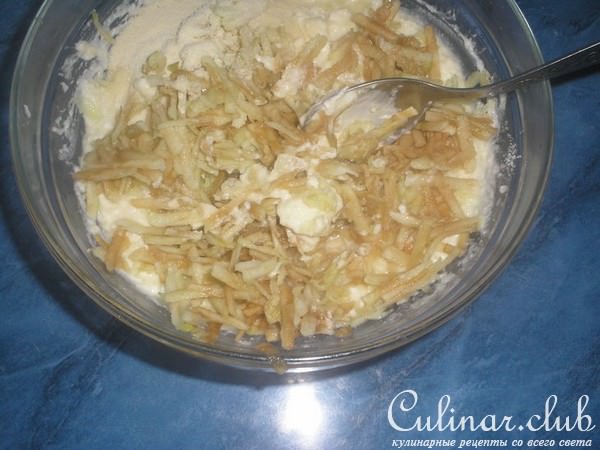 Пирог с творогом и яблоками