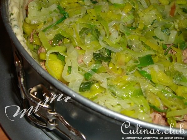 киш с тунцом и пореем