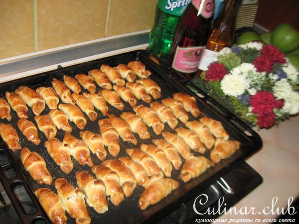 Рогалики со сгущенкой и джемом