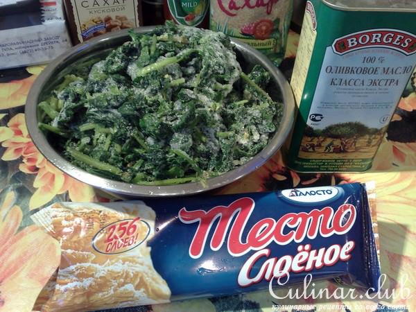 Слоеный пирог со шпинатом и сыром сулугуни