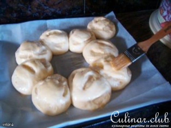 Корона из медовых булочек