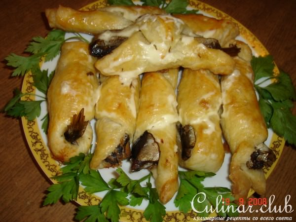 Круасанчики со шпротами
