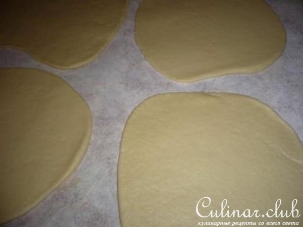 Сметанковый торт с ежевичным соусом