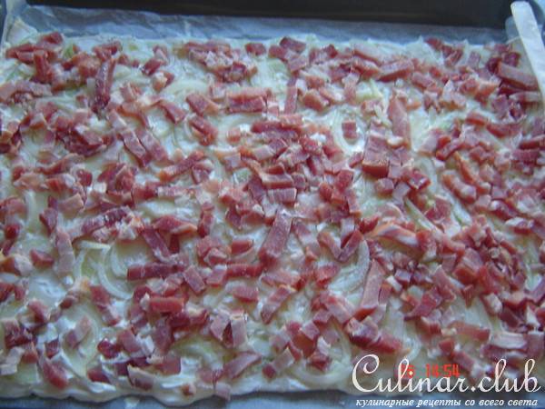 Фламмкухэн (луковая пицца)