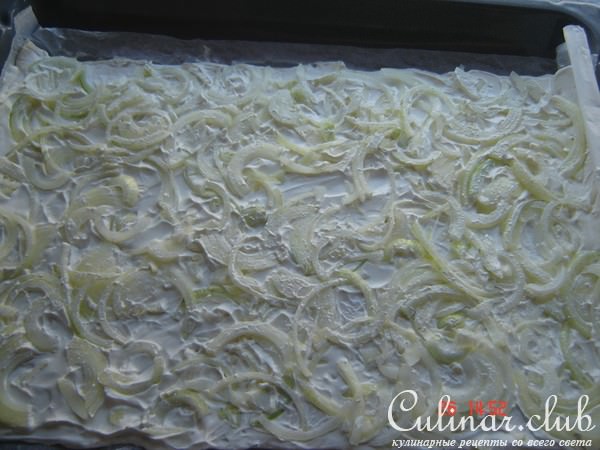Фламмкухэн (луковая пицца)