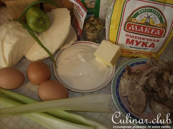Мини-кулебяки с индейкой и тушенной капустой