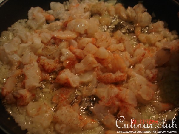 Лепешки с креветками и соусом