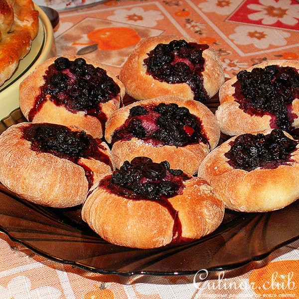 ВАТРУШКИ И ПИРОГ С ЧЕРНИКОЙ