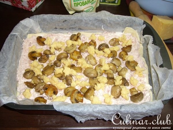 Пирог грибной с ветчиной и сыром