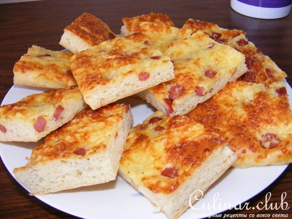 Пирог с колбаской